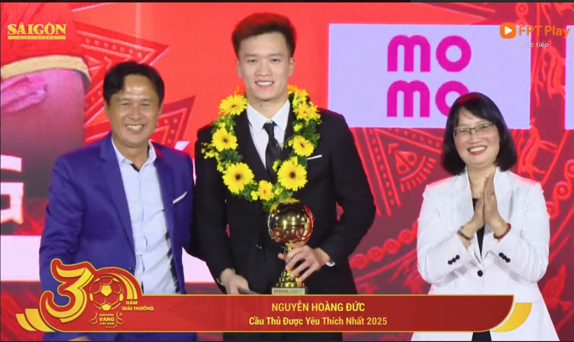 Hoàng Đức cân bằng số QBV với 2 huyền thoại Lê Huỳnh Đức và Lê Công Vinh